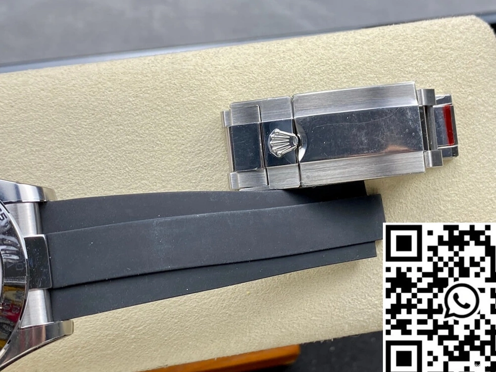 Clean 116509 Cosmograph Rolex Black Daytona Dial Factory 0425